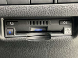 ETC2.0は、車の走行データを活用して高速料金支払いに加え、渋滞回避支援や安全運転支援など高度な道路サービスを提供する次世代型ETCシステムです。