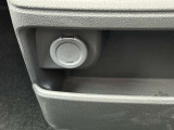 12V電源ソケットです。