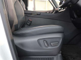 パワーシート搭載。微妙な調整が手軽にでき、ピッタリなポジションで運転することが可能です。