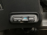 ハンドルの左下にETCがついています。高速道路の料金所の通過も楽々です!。 カードの取り出しもしやすい場所についています。