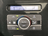 オートエアコンは温度を設定するだけで、自動で風量などを設定してくれます。運転しながら操作も必要ないので、安全性も向上します。