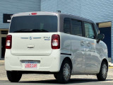 リヤバンパーに4つの超音波センサーを内蔵し、車両後方にある障害物を検知。透明なガラスなども検知でき、コンビニの駐車場などでの衝突回避をサポートします。