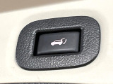 【パワーバックドア】スマートキーや運転席のボタンを押すだけでリアゲートが自動で開閉します!荷物を持っている時や、高い位置にあるバックドアを閉める際に便利な機能です♪