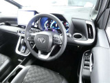 見通しのよいすっきりとした視界で、誰でも運転しやすいです。運転のしやすさは疲れにくさにも繋がりますよ♪