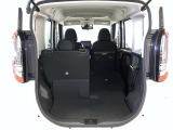 シートを倒せば荷室が広がり、用途に応じた使い方が可能で快適です。