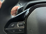 アクティブクルーズコントロールはレーダーが前方車を検知、設定速度より遅い車両が現れても、設定車間距離を保つためにエンブレとシフトダウンによって自動減速、車間距離が開けば、設定速度まで再加速します