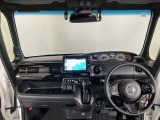 【前方視界】開放的な前方視界!運転がしやすく疲れにくいです♪窓が大きく、見通しがとっても良いおクルマですよ♪