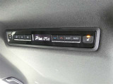 後席用にもオートエアコンの吹き出し口があり快適です。どの席に座っても快適なドライブが楽しめます♪