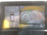 アラウンドビューモニターは自分の車を上空から見ているような画像で駐車場へ止められます♪日産独自のサポートシステムです♪