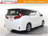後ろが狭くてもサッと積める。途中で止められる安心のバックドア。後ろの駐車スペースが狭い時に重宝しますよ♪