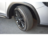 タイヤサイズは225/55R18です