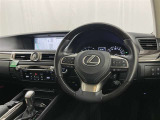 レクサスは、先進性とエレガンスが融合し、すぐれた操縦安定性と上質な乗り心地が魅力です。 レクサスとともにすごす時間をお楽しみください。