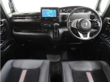◆インテリアパネル◆視界広々で非常に運転しやすくロングドライブでも疲れを感じさせないすっきりとまとまったインパネ周りです。