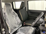 高いホールド性で運転姿勢が安定します。長距離ドライブでも疲れにくいのが魅力です。快適なドライビングライフをお送りください♪