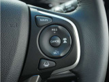◆アダプティブクルーズコントロール◆予め設定した車速内でクルマが自動的に加減速。前走車との適切な車間距離を維持しながら追従走行します。【LKAS】車線維持支援システムでステアリング操作を支援。