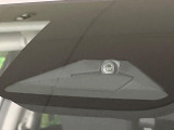 【ホンダセンシング】走行中に前方の車両等を認識し、衝突しそうな時は警報とブレーキで衝突回避と被害軽減をアシスト。より安全にドライブをお楽しみいただけます。