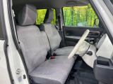 運転席シート廻りは使用感も少なく、良好な状態となっています。前オーナー様が丁寧に使っていたことがよくわかりますね。