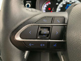 運転中、オーディオの操作をしてて、ハッとしたことはありませんか?ステアリングスイッチは、運転中でもハンドルでオーディオの操作が可能です。安全なドライブをサポートします。