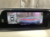 360度モニターは、4つのカメラによる前後左右・俯瞰映像でドライバーからは見えない領域の危険認知をサポート!全周囲の死角を減らし、狭い駐車場や幅寄せ、T字路の進入などの運転の安心感を高めますッ!