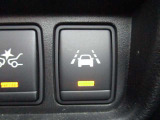車線逸脱防止機能付き♪ふらつき防止も兼ねており安全装備でもありますね♪白線をまたいで走行しますと警報音でお知らせしてくれますので、長距離ドライブ時など安心です。