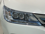 LEDヘッドライトは、点灯の瞬間から最大光量を発揮し、突然暗くなるトンネルなどでの安定感を高めます。