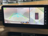【アラウンドビューモニター】白線や駐車車両をナビゲーション画面に表示。駐車しているクルマとの位置関係がひと目でわかって安心です!