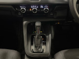「e:HEV」は、モーター走行を中心にしながら電気エネルギーやエンジン動力を最も効率よく使い分けることができる賢いハイブリッドシステムです。サイドブレーキはスイッチ操作の電子制御パーキングブレーキです