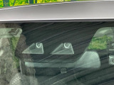 【スマートアシスト】走行中に前方の車両等を認識し、衝突しそうな時は警報とブレーキで衝突回避と被害軽減をアシスト。より安全にドライブをお楽しみいただけます。