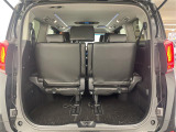 【トランク】積み込みやすくて、たっぷり積める荷室です。シートアレンジできるものは、乗車人数と荷物の量や大きさによってシートを動かすことができるので、より快適なドライブが可能です!