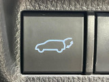 【パワーバックドア】スマートキーや運転席のボタンを押すだけでリアゲートが自動で開閉します!荷物を持っている時や、高い位置にあるバックドアを閉める際に便利な機能です♪