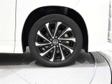 タイヤサイズは(205/55R17)で純正アルミホイールです。