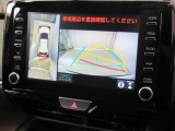 パノラミックビューモニター付きです。車両を上から見たような映像をディスプレイオーディオ画面に表示。運転席からの目視だけでは見にくい、車両周辺の状況をリアルタイムでしっかり確認できます。