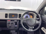 運転席まわりです。 各操作スイッチは使いやすい位置に配置されてます。