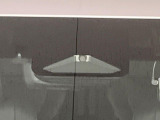 【プリクラッシュセーフティ】前方の車両等を検知し、衝突しそうな時は警報で注意を促し、ブレーキを踏む力をサポート。ブレーキを踏めなかった場合は衝突被害軽減ブレーキが作動、衝突回避をサポートします。