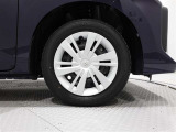 タイヤサイズは(165/65R14)でキャップ付きスチールホイールです。