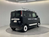 バックカメラが付いているので後方確認が非常にしやすいです。今や運転初心者も熟練者も必須装備!ついていて損はないですね♪