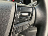ステアリングスイッチ付き。前方から目を離すことなく操作することが可能です。