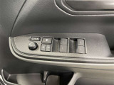 パワーウィンドウスイッチで運転席から全席の窓の開閉ができます♪