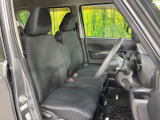 運転席シート廻りは使用感も少なく、良好な状態となっています。前オーナー様が丁寧に使っていたことがよくわかりますね。