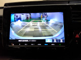 バックカメラの画像です。ガイドラインがスムースな車庫入れをサポートいたします。車庫入れの安心感がアップしますね。