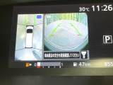 【アラウンドビューモニター】専用のカメラにより、上から見下ろしたような視点で360度クルマの周囲を確認することができます☆縦列駐車や幅寄せ時に活躍してくれます♪
