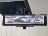 【インテリジェント ルームミラー】車両後方のカメラ映像をミラー面に映し出すので、車内の状況や、天候などに影響されずいつでもクリアな後方視界が得られます!