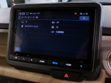 CD、DVD、Bluetooth、AM、FM、AUX、スマートフォン接続ができます。