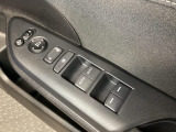 パワーウインドウは運転席でドア4枚とも上下の操作ができるようになっています。子供さんが勝手に操作できないようにロックすることも可能です。