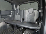 便利な5:5分割可倒式シートです。収納と乗車人数のバランスに優れています♪荷物の大きさに応じたラゲージスペースをフレキシブルに作り出せるので、シーンに応じた使い方ができます♪