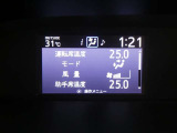 各操作スイッチは使いやすい位置に配置され、とっても見やすいメーターです。夜間時はラグジュアリーな気分にさせてくれる照明が魅力ですので、夜のドライブも楽しみになりますよ♪