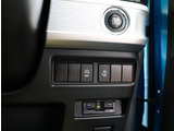 『1台』のお車に対して、3名体制で日々議論を重ね仕入れを行っております。