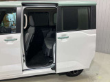 【両側オートスライドドア】子供を乗せたりするのにも隣のお車を気にせずストレスフリー★雨の日などはリモコンキーからドアの開閉ができとても便利♪