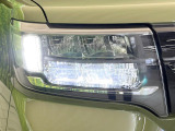 【LEDヘッドライト】悪天候や夜間走行時も良好な視界を確保し安心して運転できる高輝度LEDヘッドライトを装備!点灯速度が早く、消費電力も抑えられています。