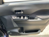 パワーウィンドウ装備です。運転席はオートになっているので、ワンタッチ開閉することが出来ます。